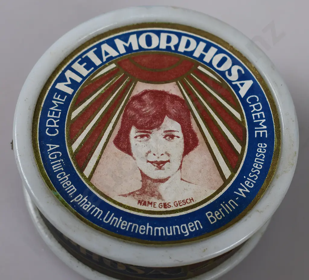 METAMORPHOSA MILK GLASS LID AND BASE Image 1++