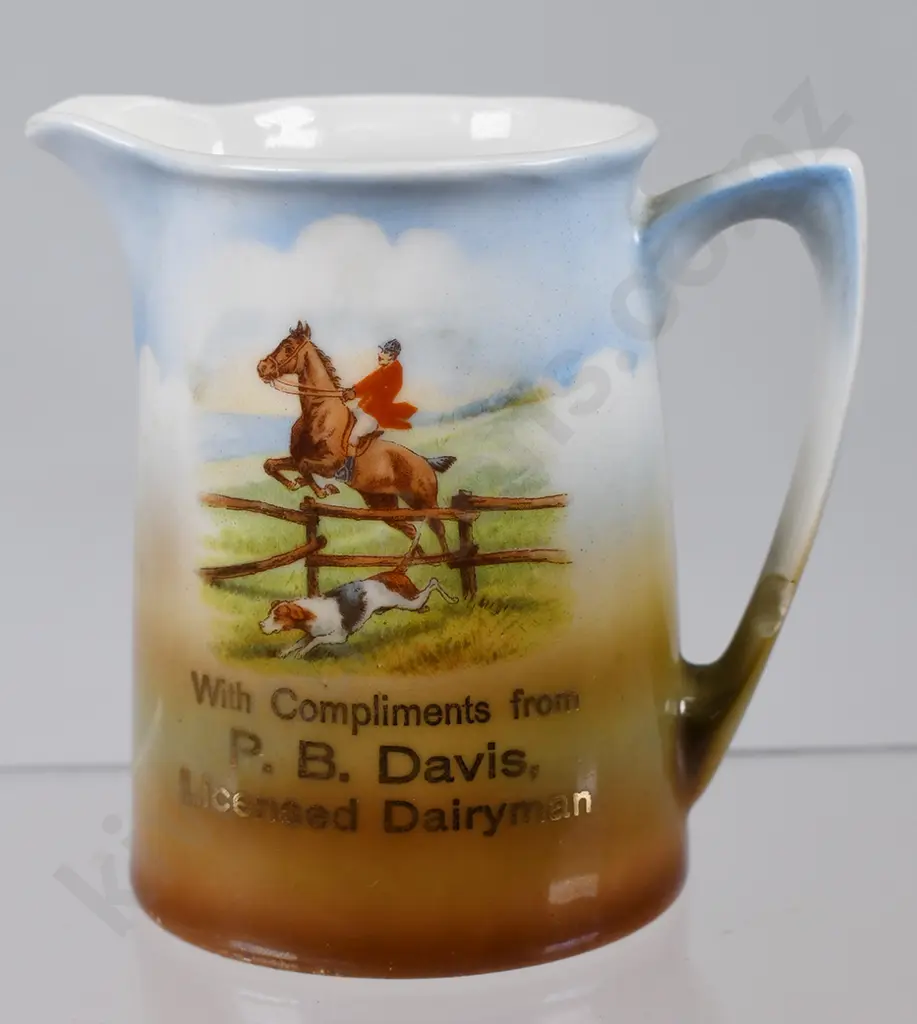 HUNTING SCENE ADVERTISING JUG, DAVIS DAIRYMAN Image 1++