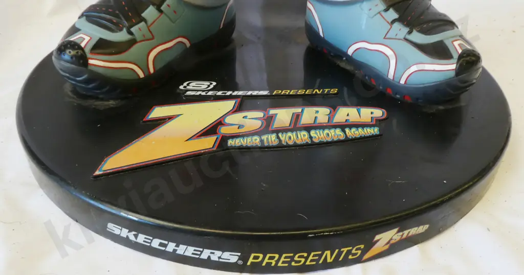 SKECHERS Z STARP SHOP DISPLAY FIGURE Image 1++