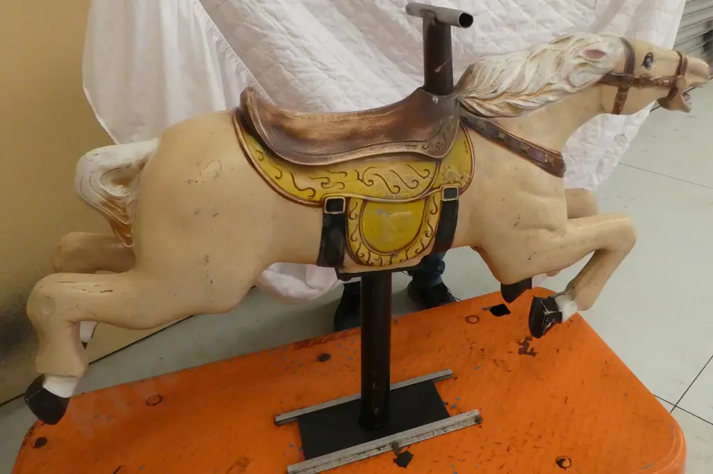 VINTAGE COIN OPERATED CAROUSEL HORSE RIDE Image 1++