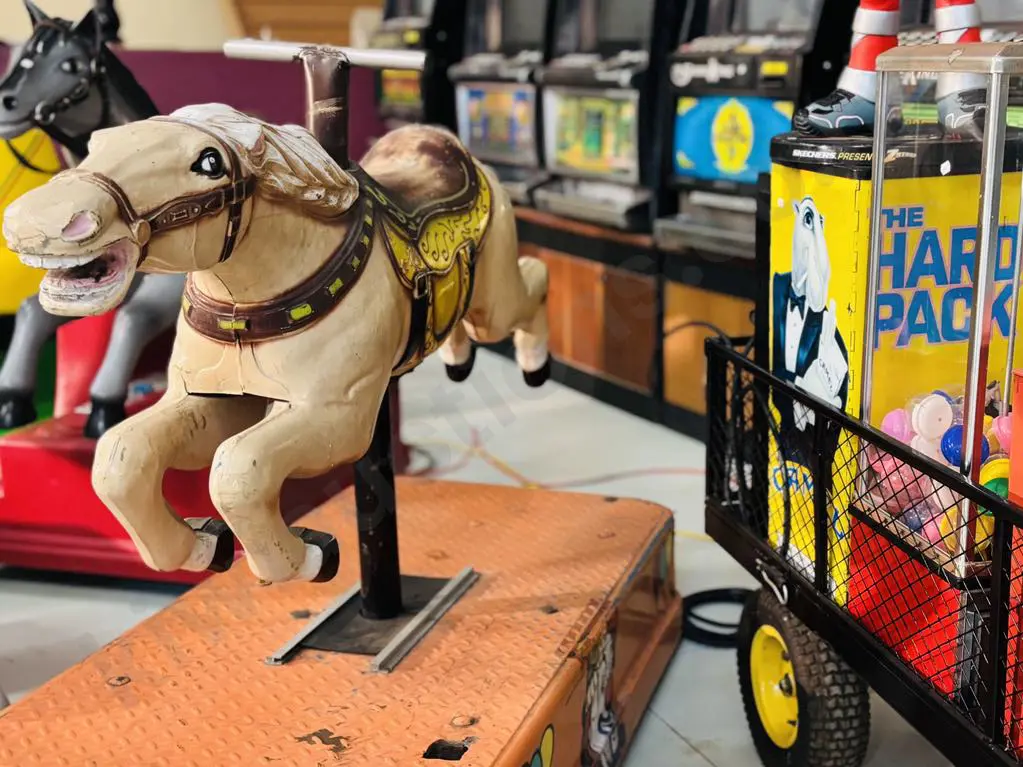 VINTAGE COIN OPERATED CAROUSEL HORSE RIDE Image 1++