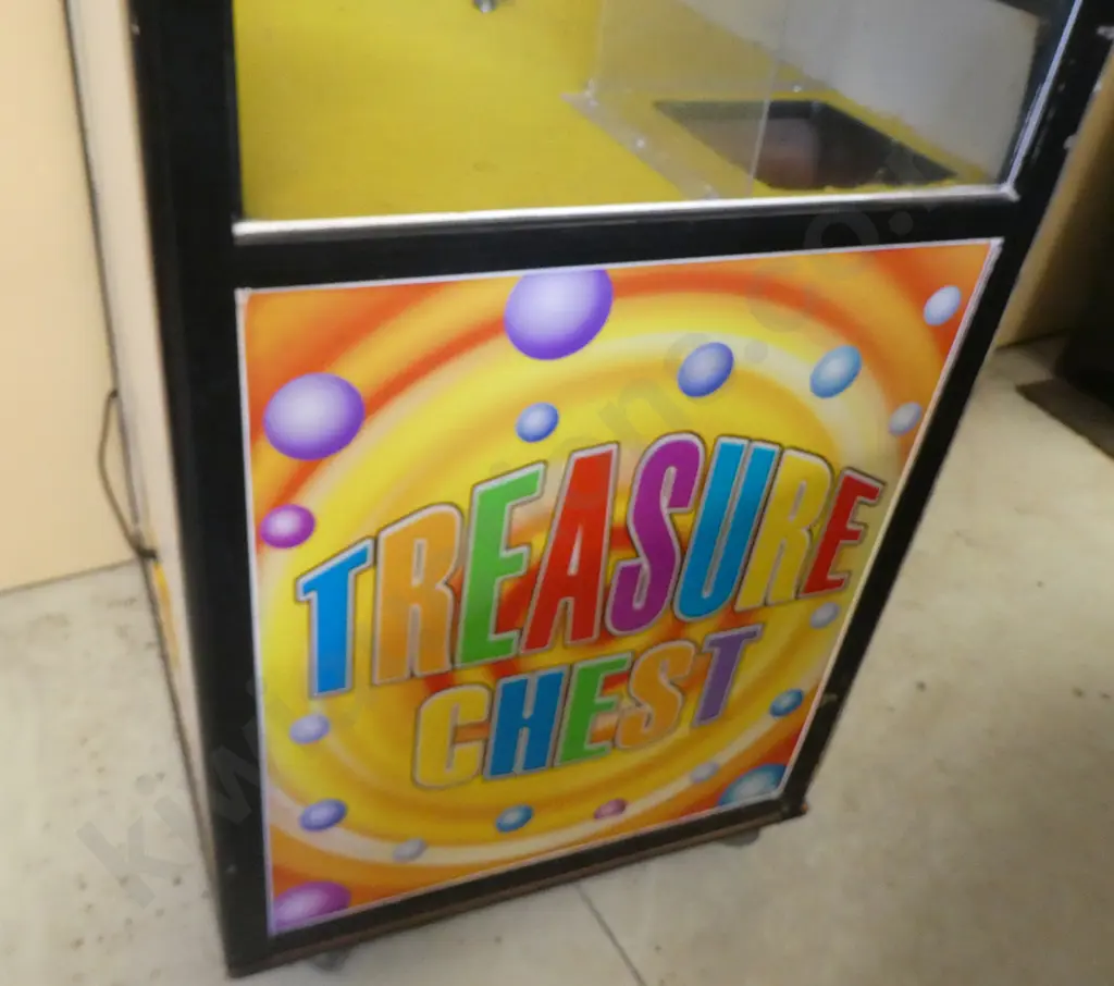 TREASURE CHEST COIN OPERATED SOFT TOY GAME Image 1++