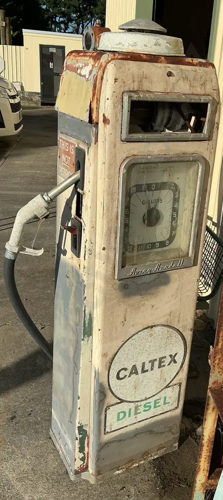 AVERY HARDOLL DIESEL PUMP Image 1++