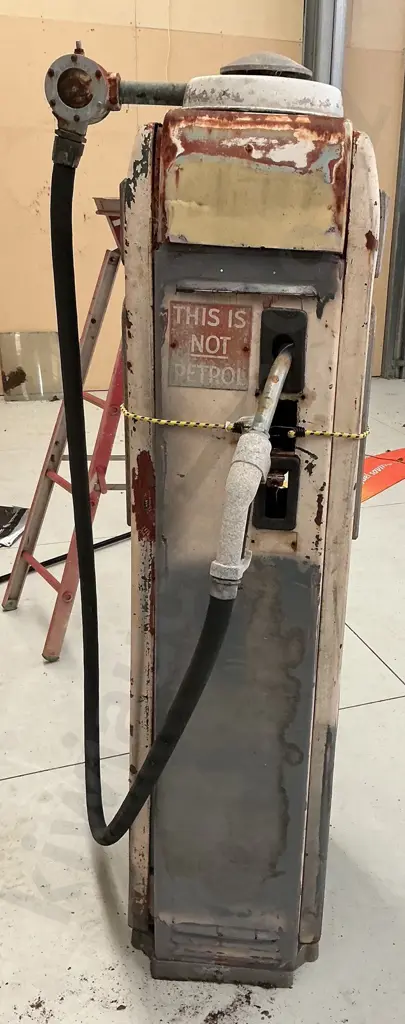 AVERY HARDOLL DIESEL PUMP Image 1++