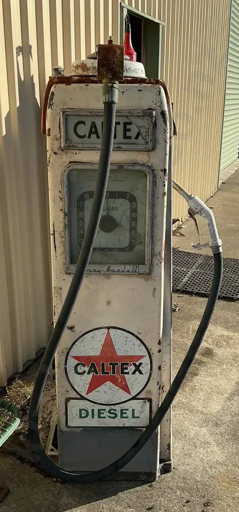 AVERY HARDOLL DIESEL PUMP Image 1++