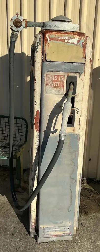 AVERY HARDOLL DIESEL PUMP Image 1++