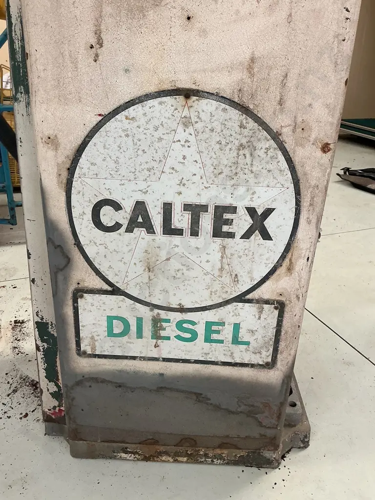 AVERY HARDOLL DIESEL PUMP Image 1++