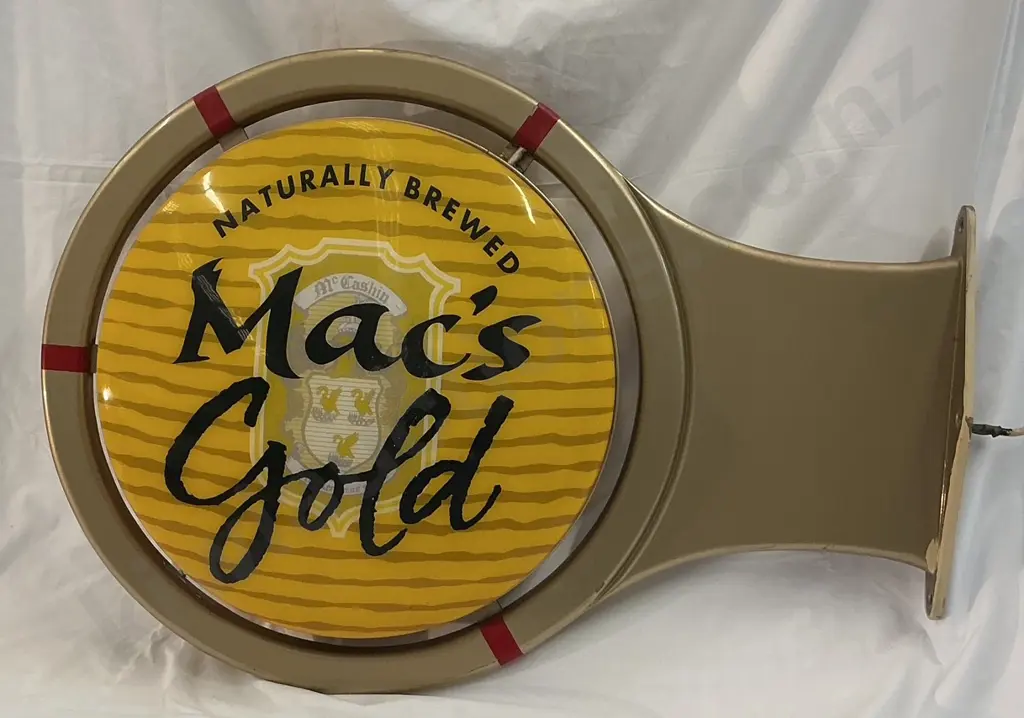 MACS GOLD BEER WALL MOUNTED LIGHTED SIGN Image 1++
