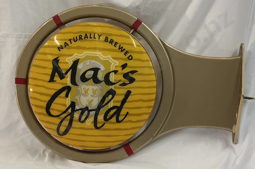 MACS GOLD BEER WALL MOUNTED LIGHTED SIGN Image 1++