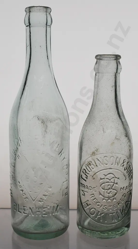 MARLBOROUGH BREWERY, ROBINSIN HOKITIKA CROWN TOPS Image 1++