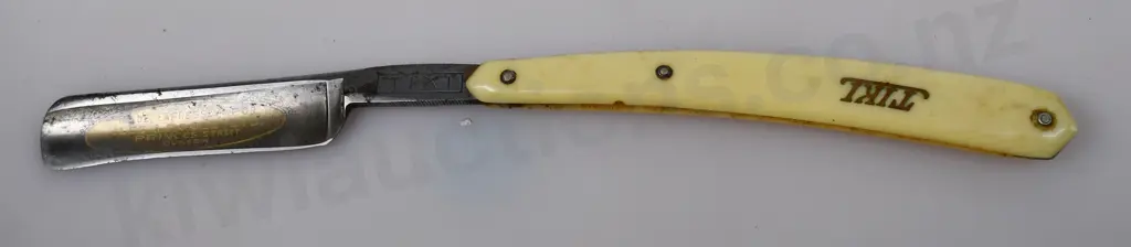 ADVERTISING CUT THROAT RAZOR, ILES & POOLE DUNEDIN Image 1++