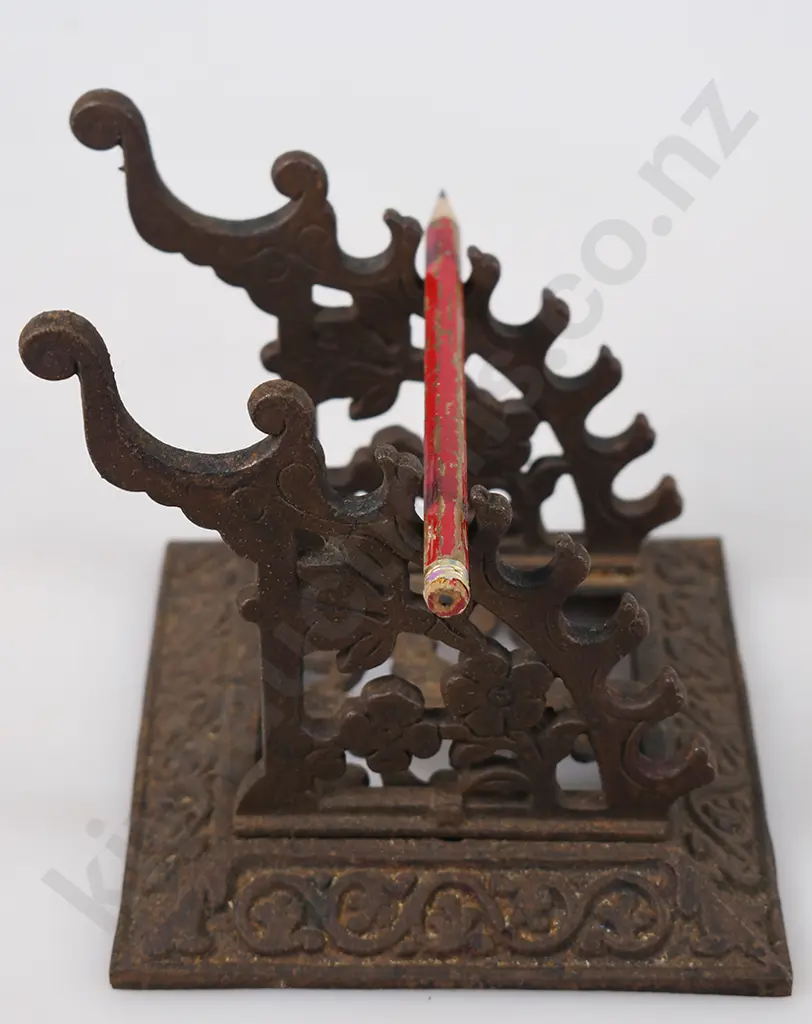 CAST IRON PEN HOLDER Image 1++