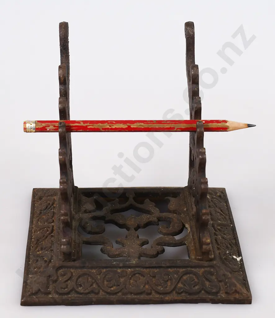 CAST IRON PEN HOLDER Image 1++