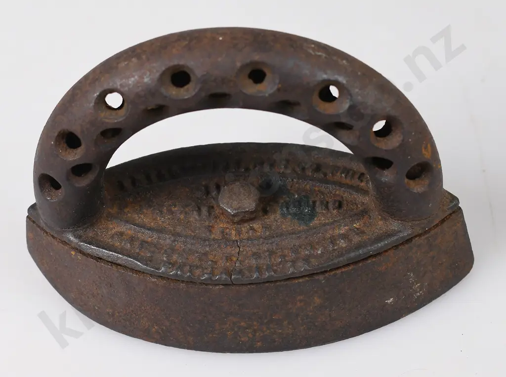 COLLECTION OF MINIATURE IRONS Image 1++