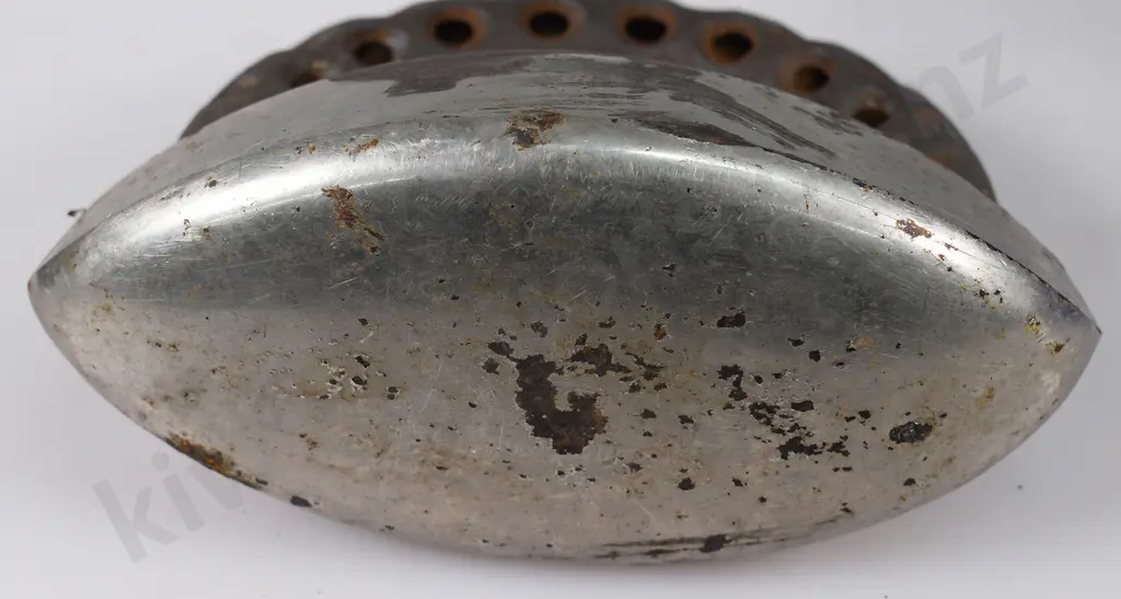 COLLECTION OF MINIATURE IRONS Image 1++