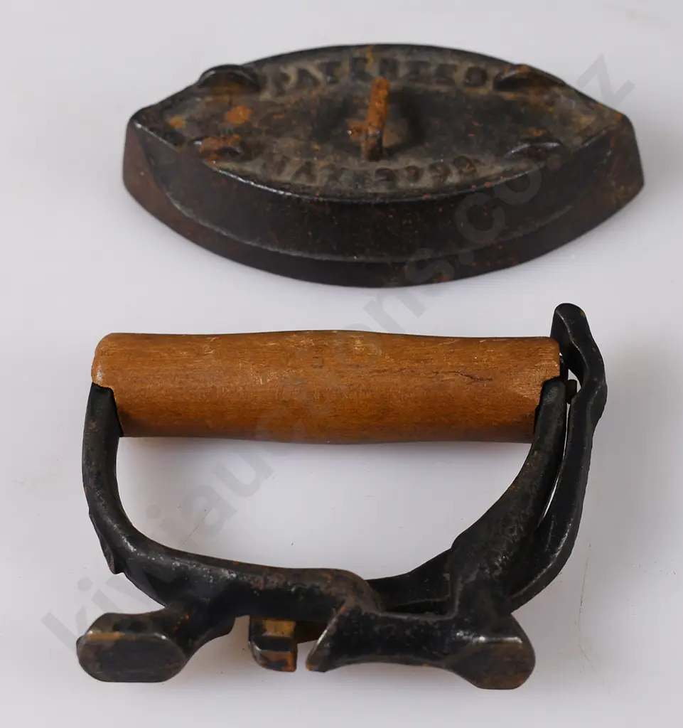 COLLECTION OF MINIATURE IRONS Image 1++