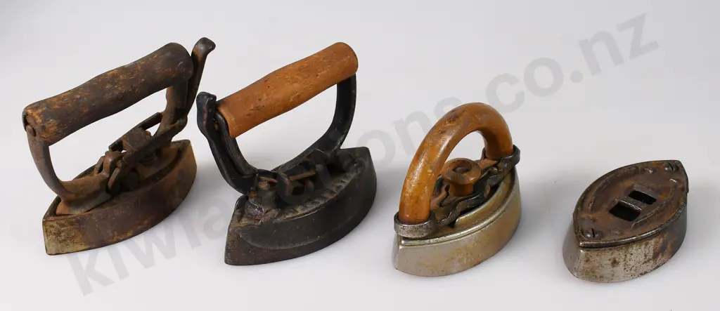 COLLECTION OF MINIATURE IRONS Image 1++