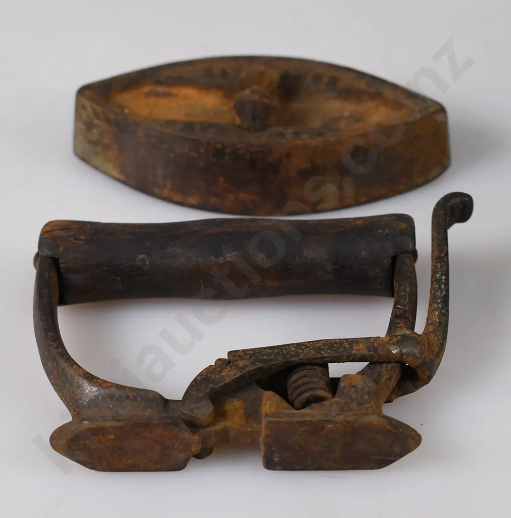 COLLECTION OF MINIATURE IRONS Image 1++