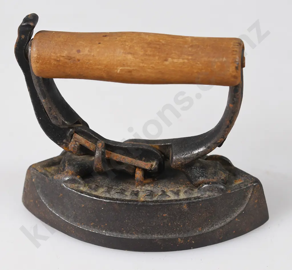 COLLECTION OF MINIATURE IRONS Image 1++