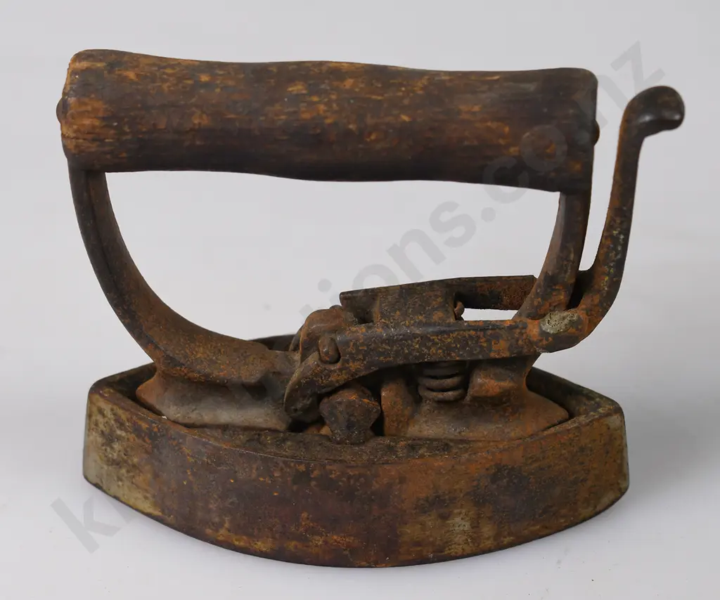 COLLECTION OF MINIATURE IRONS Image 1++