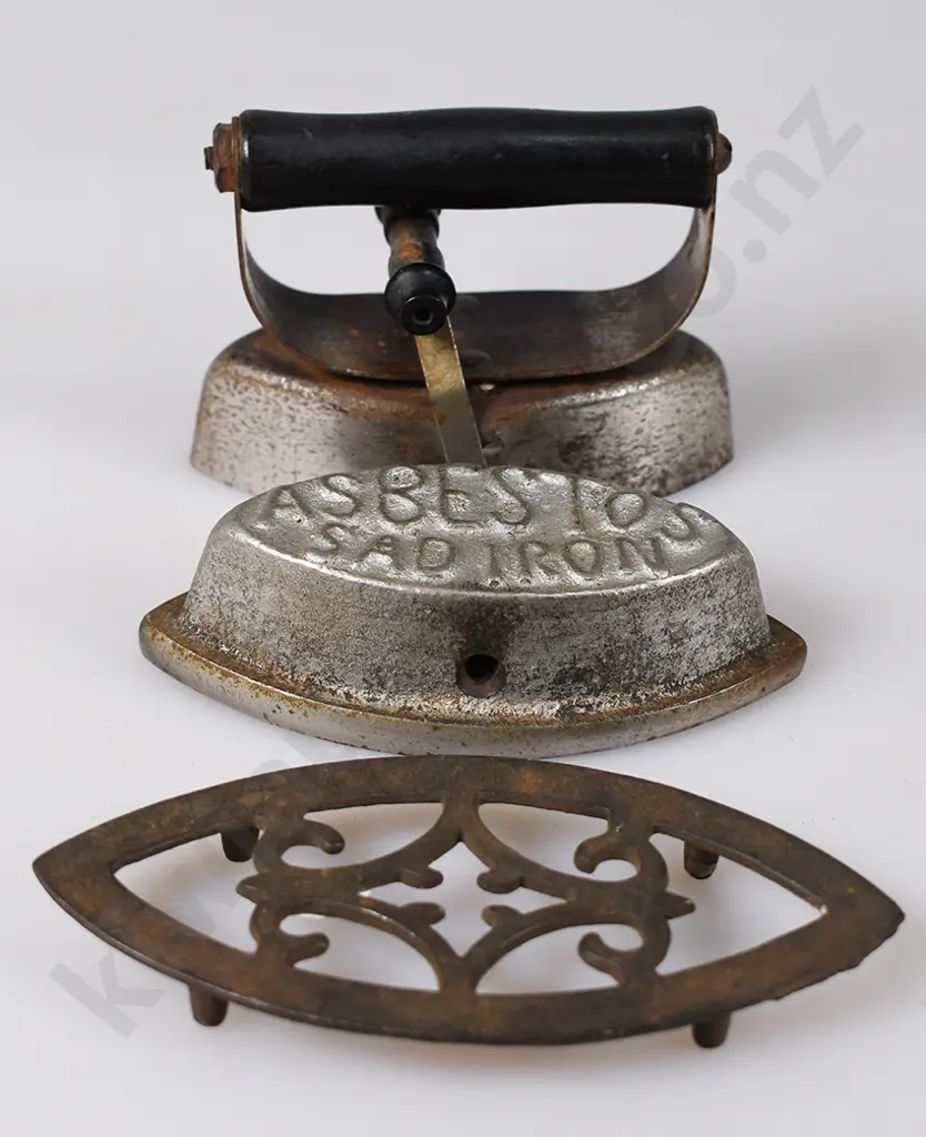 COLLECTION OF MINIATURE IRONS Image 1++