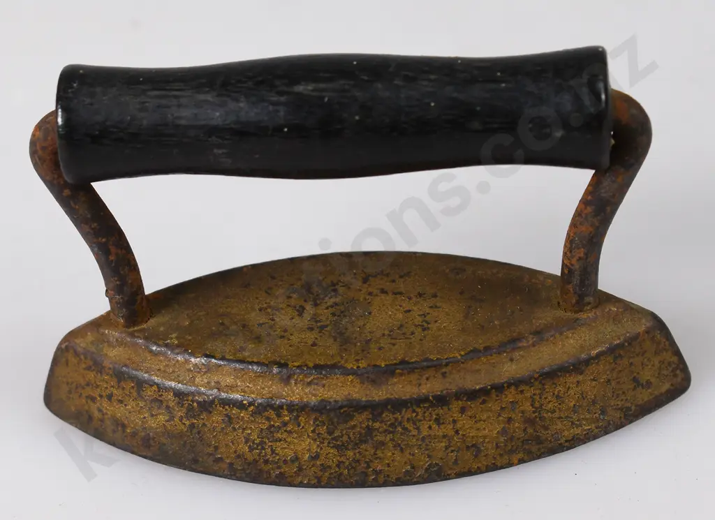 COLLECTION OF MINIATURE IRONS Image 1++