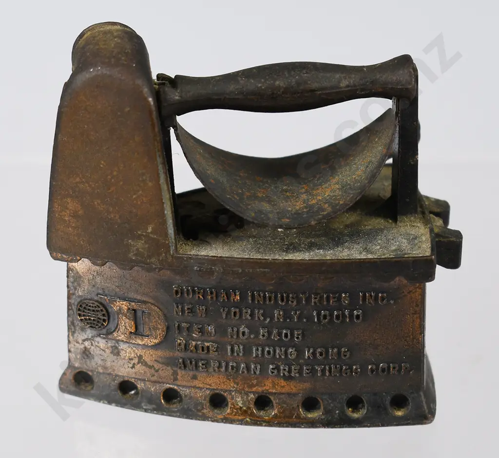 COLLECTION OF MINIATURE IRONS & TRIVETS Image 1++