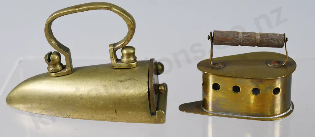 COLLECTION OF MINIATURE IRONS & TRIVETS Image 1++