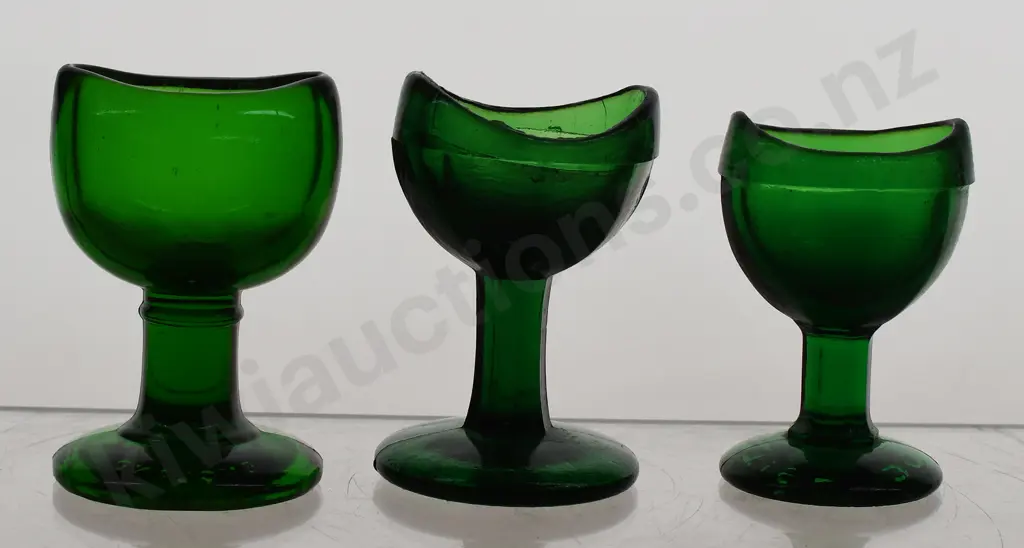 COLLECTION OF GLASS EYE BATHS Image 1++