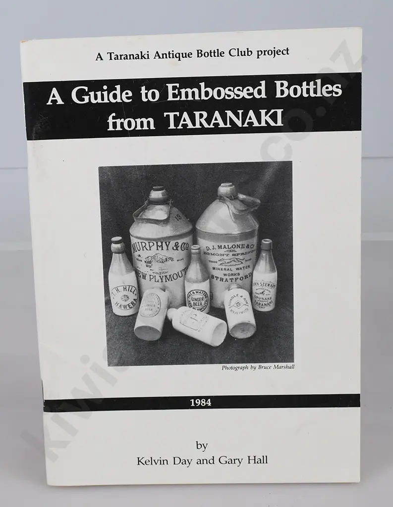 BOTTLE COLLECTING REFRENCE BOOKS Image 1++