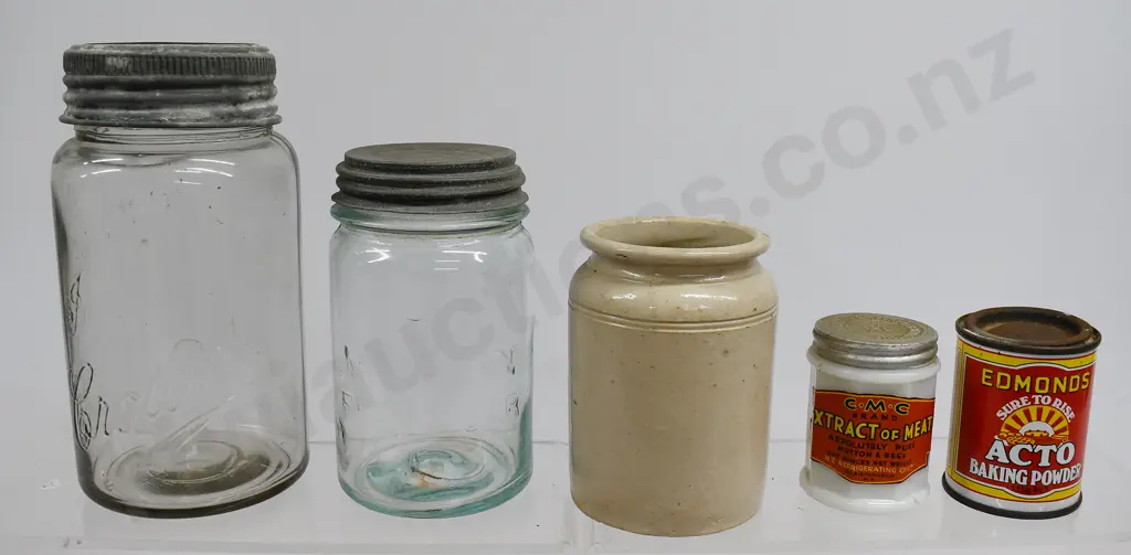 ASSORTED HOUSEHOLD JARS & CONTAINERS Image 1++