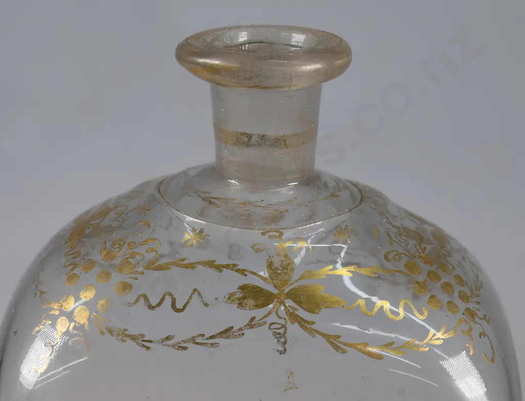 EARLY PONTILLED BOTTLE WITH GOLD DECORATION Image 1++