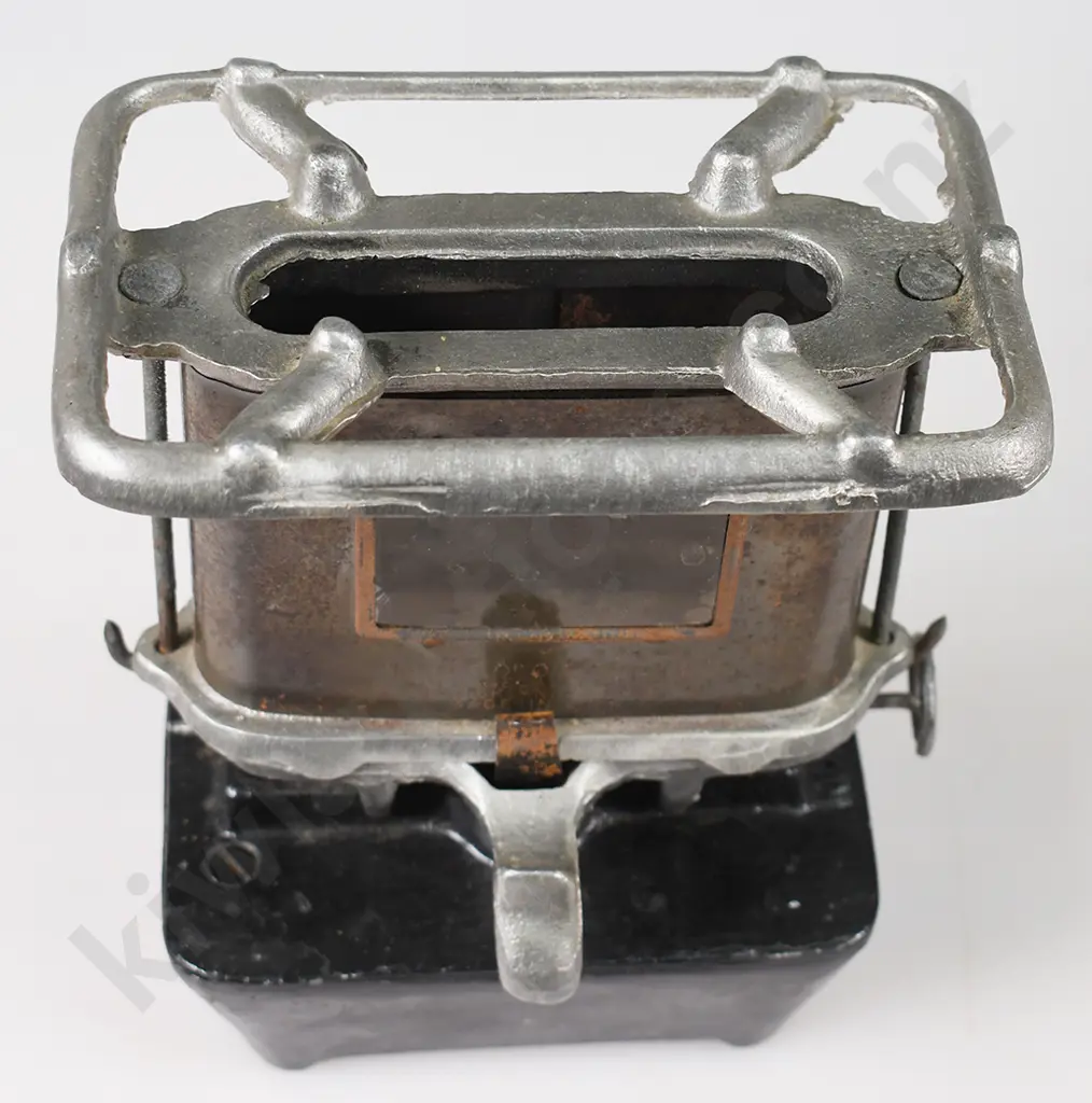 MEDALO VINTAGE OIL STOVE, No 1 Image 1++