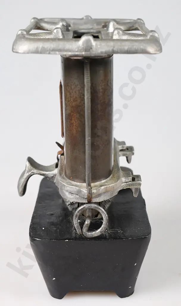 MEDALO VINTAGE OIL STOVE, No 1 Image 1++