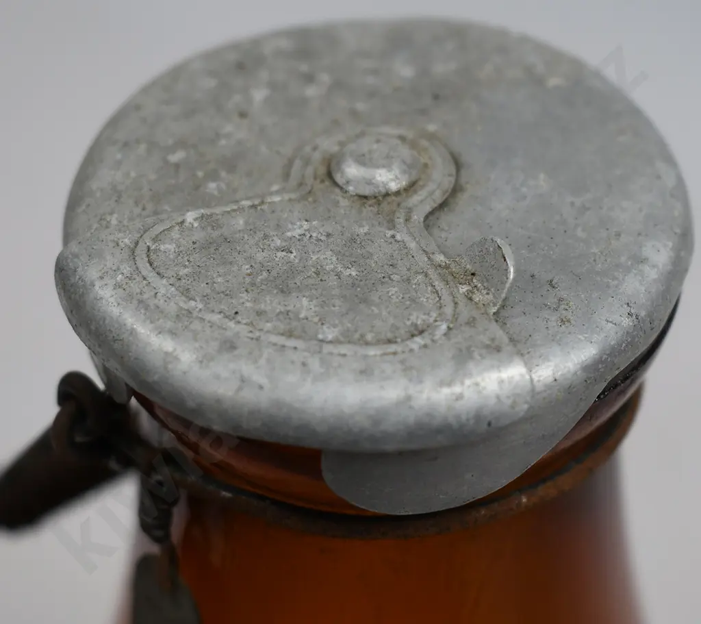 NZ CO-OP AUCKLAND MILK, AMBER, ORIGINAL LID Image 1++