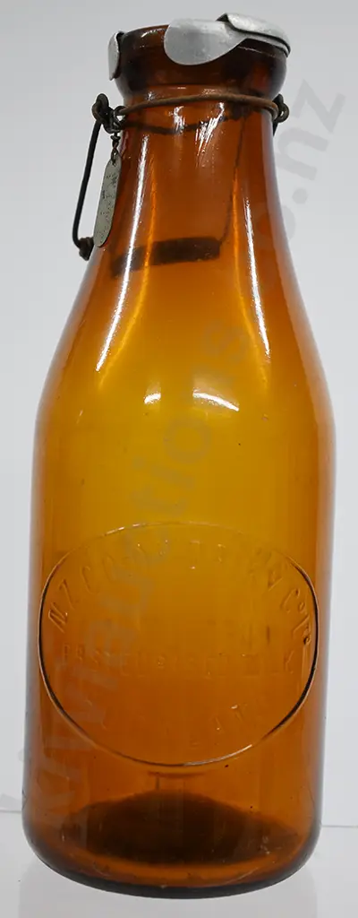 NZ CO-OP AUCKLAND MILK, AMBER, ORIGINAL LID Image 1++