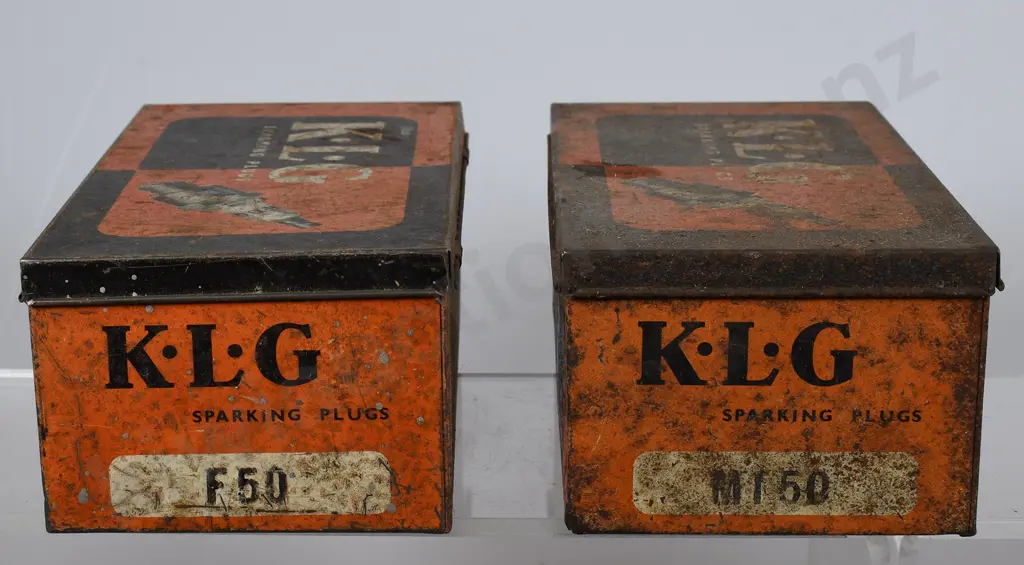 SPARK PLUG & OTHER AUTOMOTIVE COLLECTABLES Image 1++