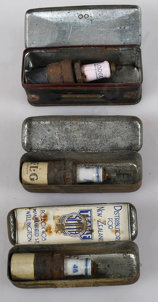 SPARK PLUG & OTHER AUTOMOTIVE COLLECTABLES Image 1++