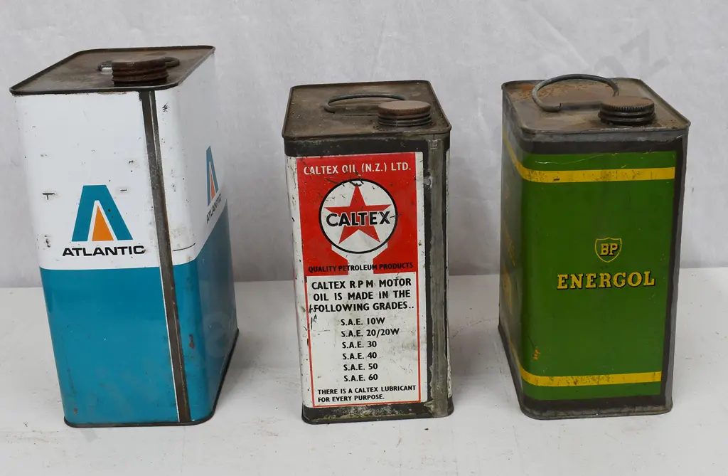 ASSORTED AUTOMOTIVE CONTAINERS Image 1++