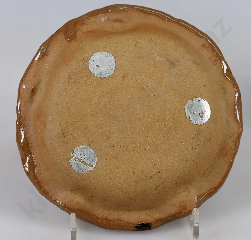 SHELL POTTERY ASHTRAY Image 1++