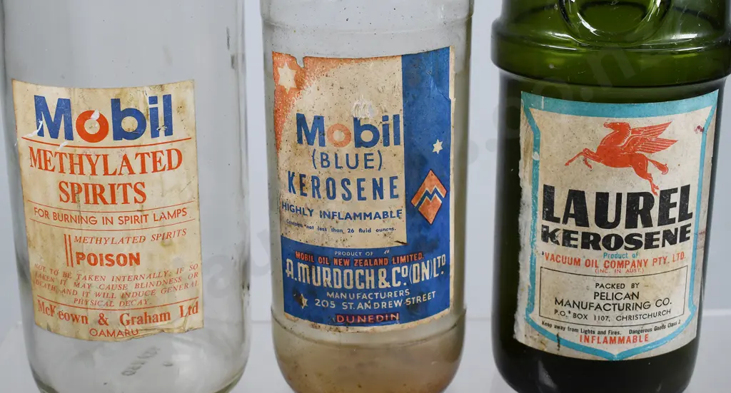 MOBIL & VACUUM OIL LABELLED GLASS BOTTLES Image 1++