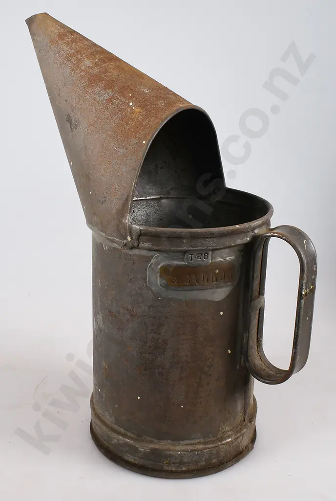 SHELL, CASTROL OIL POURERS Image 1++