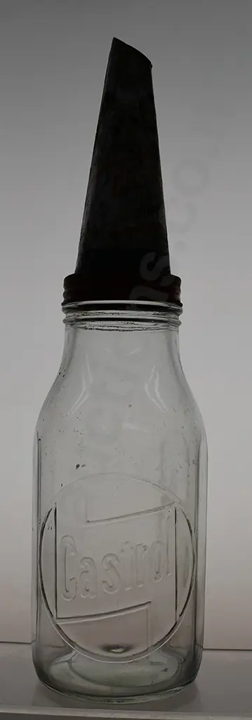 CASTROL OIL QUART BOTTLE WITH POURER Image 1++
