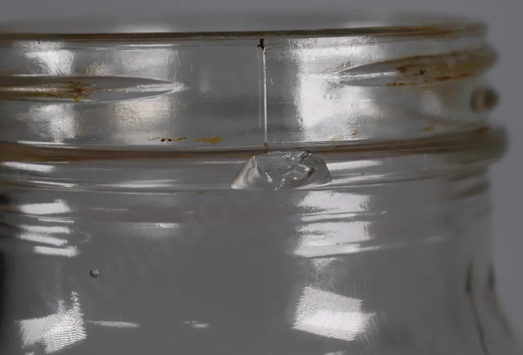 WAKEFIELD CASTROL PINT OIL BOTTLE WITH POURER Image 1++