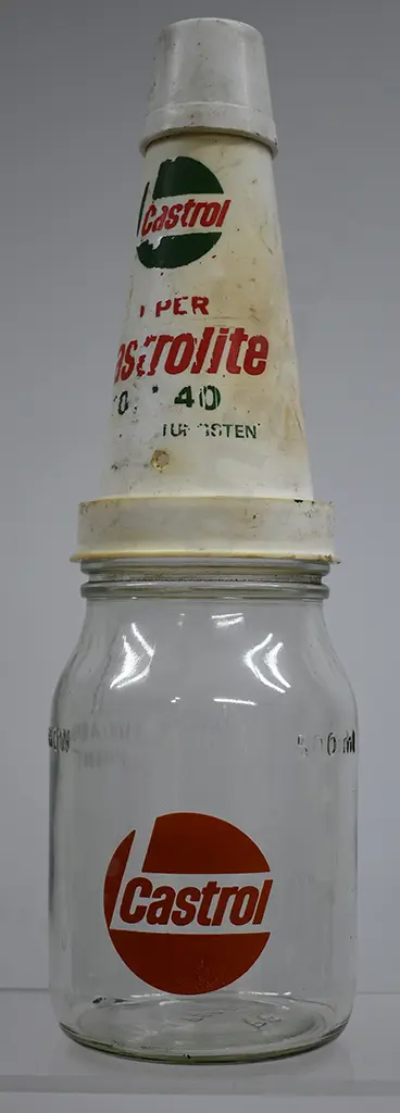 CASTROL PINT OIL BOTTLE, ACL PRINT WITH POURER Image 1++