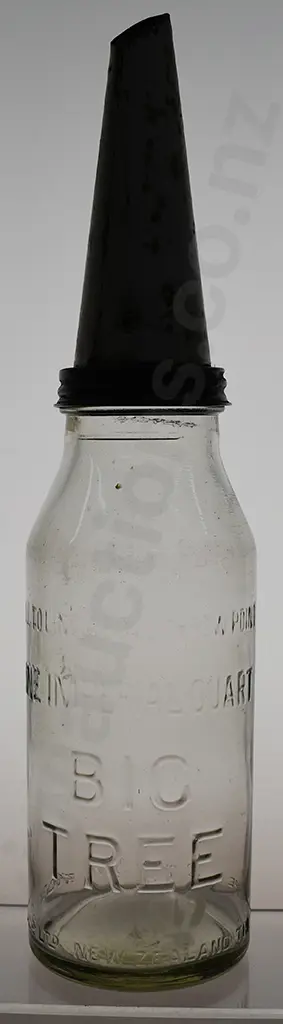 BIG TREE QUART OIL BOTTLE WITH POURER Image 1++