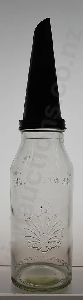 EARLY SHELL QUART OIL BOTTLE WITH POURER Image 1++
