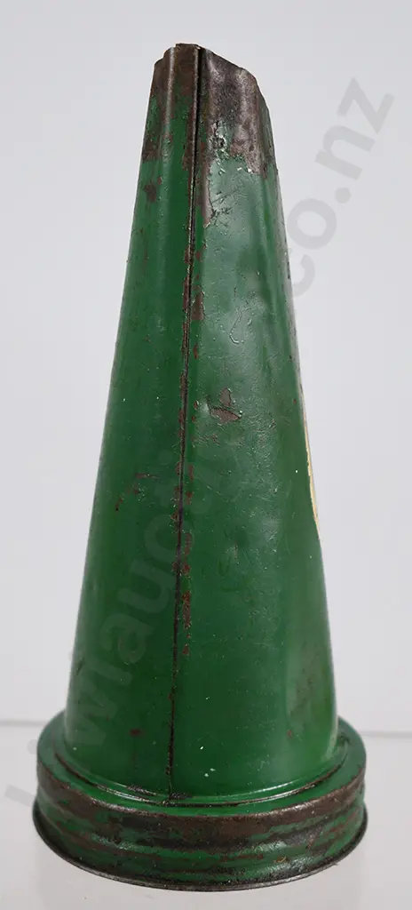 WAKEFIELD CASTROL PRESSED TIN BOTTLE POURER Image 1++