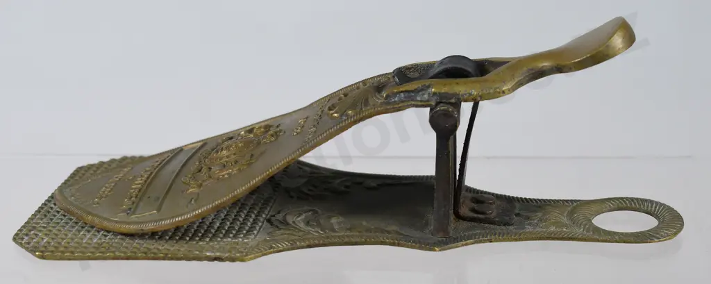 MERRY PHIPSON BRASS LETTER CLIP CLAMP, 1843 Image 1++