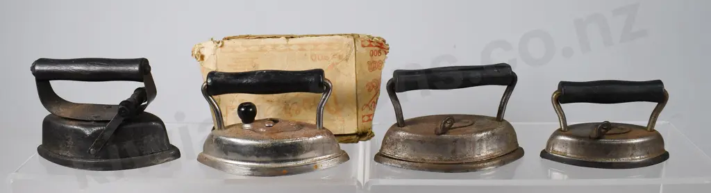 COLLECTION OF MINIATURE SAD IRONS Image 1++